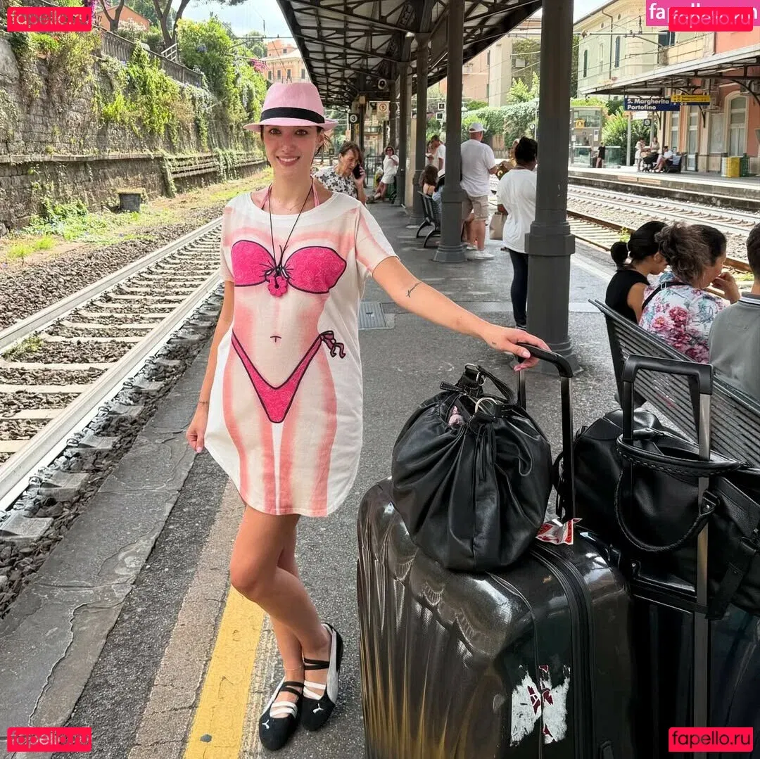 oliveoren Onlyfans Photo Gallery 