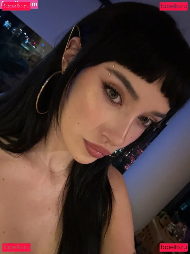 oliveoren Onlyfans Photo Gallery 