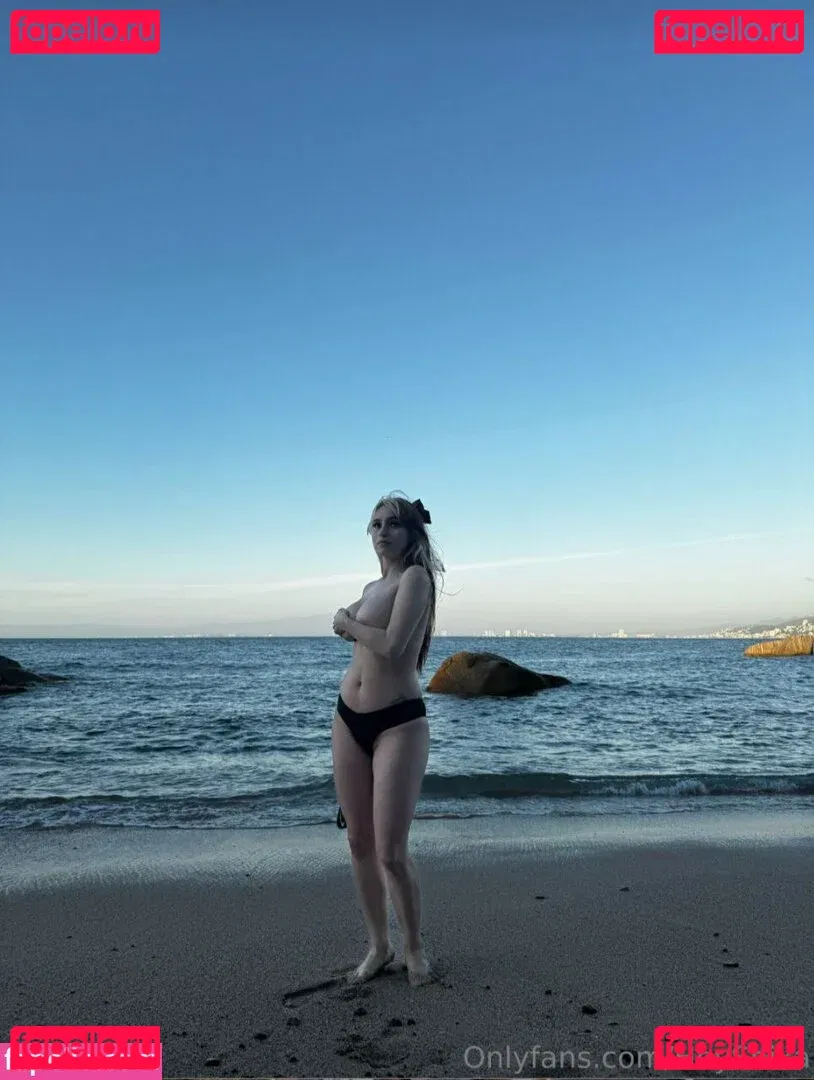 HeyShika Onlyfans Photo Gallery 