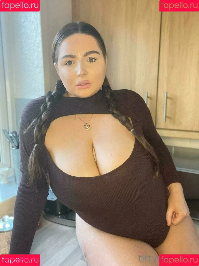 freetittygoddess Onlyfans Photo Gallery 