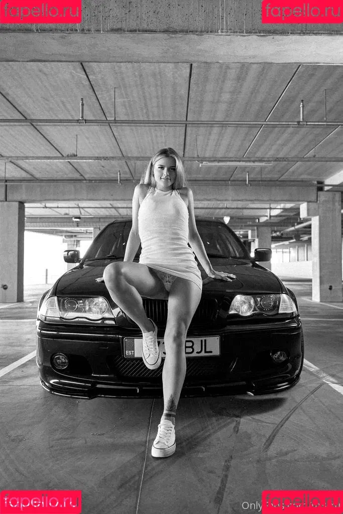 M3rru Onlyfans Photo Gallery 