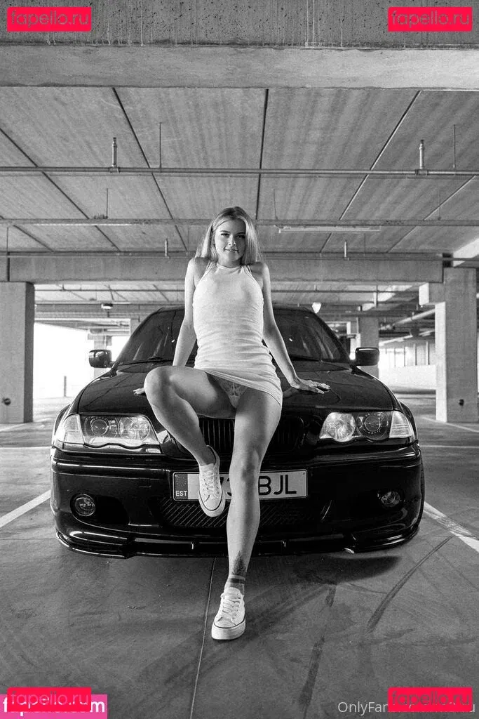 M3rru Onlyfans Photo Gallery 