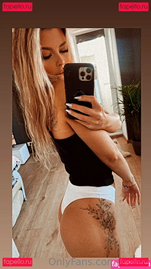 M3rru Onlyfans Photo Gallery 