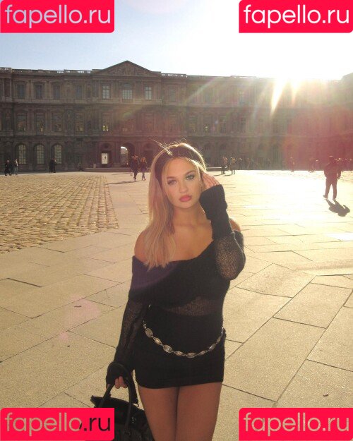 Claudia Conway Onlyfans Photo Gallery 