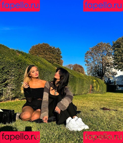 Claudia Conway Onlyfans Photo Gallery 