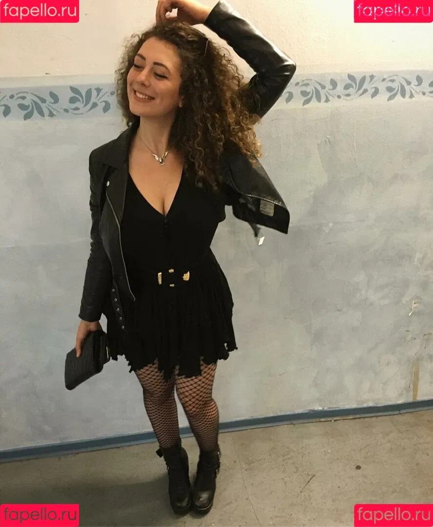 Leila Lowfire Onlyfans Photo Gallery 