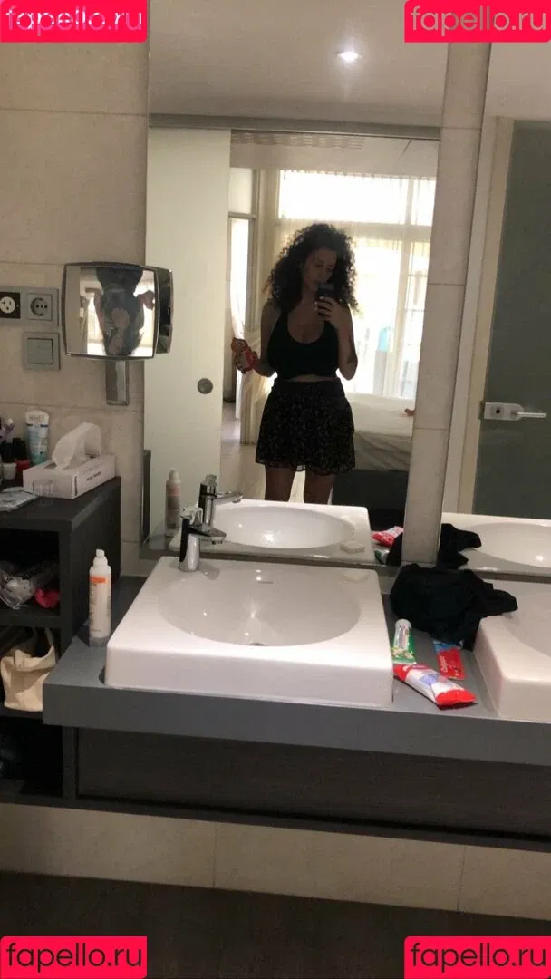 Leila Lowfire Onlyfans Photo Gallery 