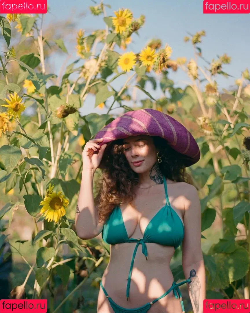 Leila Lowfire Onlyfans Photo Gallery 