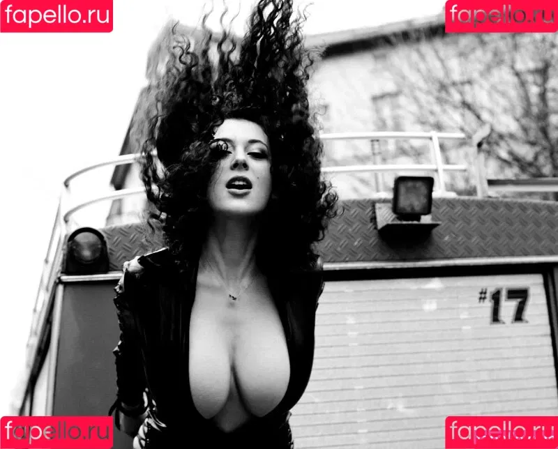 Leila Lowfire Onlyfans Photo Gallery 