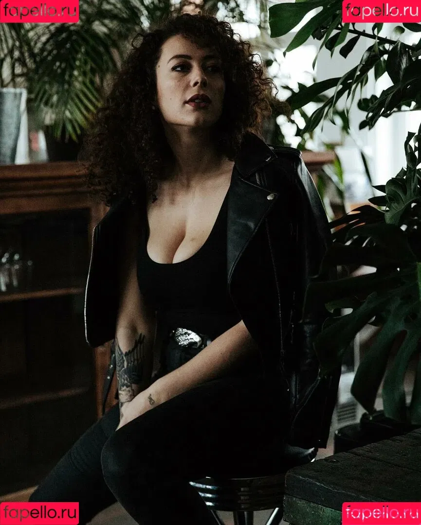 Leila Lowfire Onlyfans Photo Gallery 