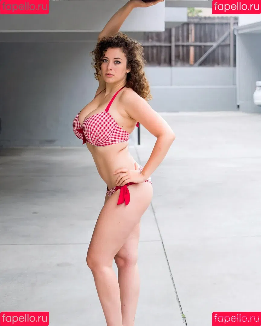 Leila Lowfire Onlyfans Photo Gallery 