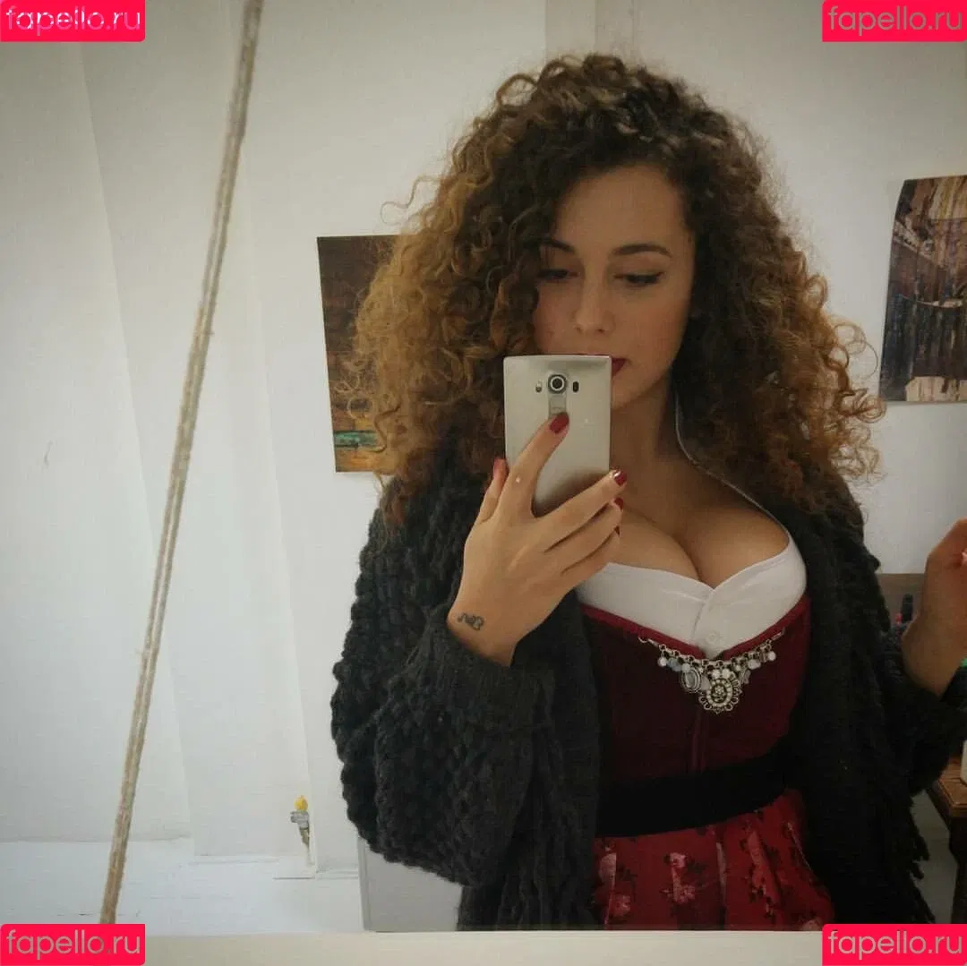 Leila Lowfire Onlyfans Photo Gallery 