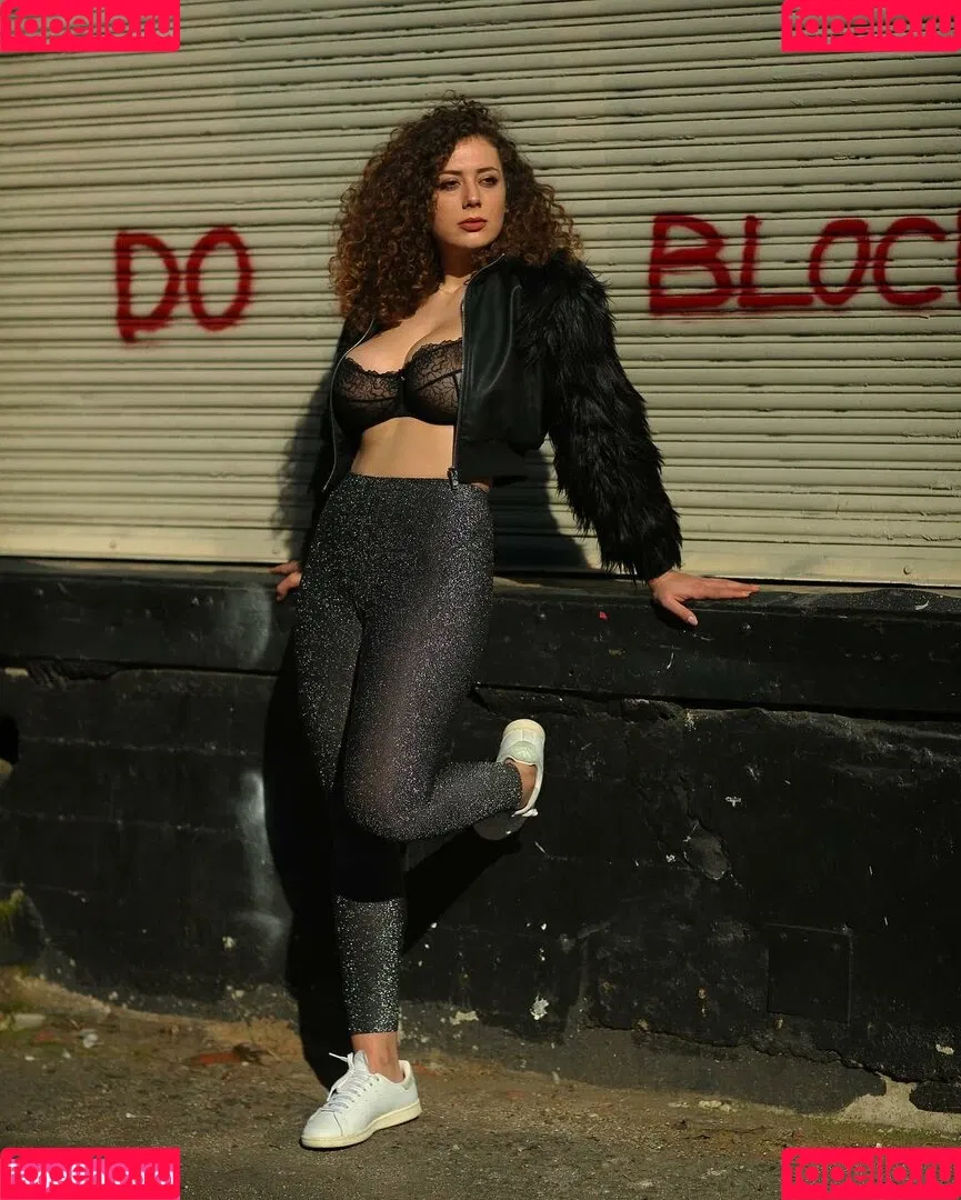 Leila Lowfire Onlyfans Photo Gallery 
