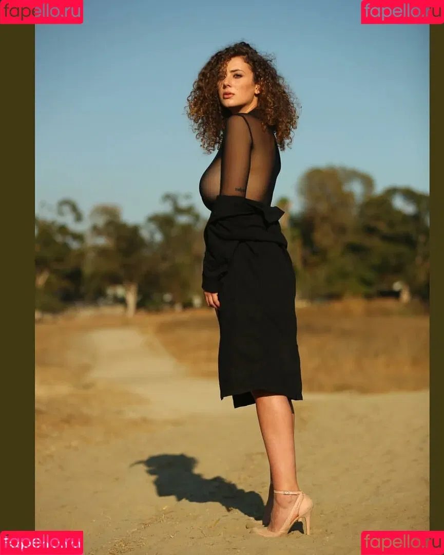 Leila Lowfire Onlyfans Photo Gallery 
