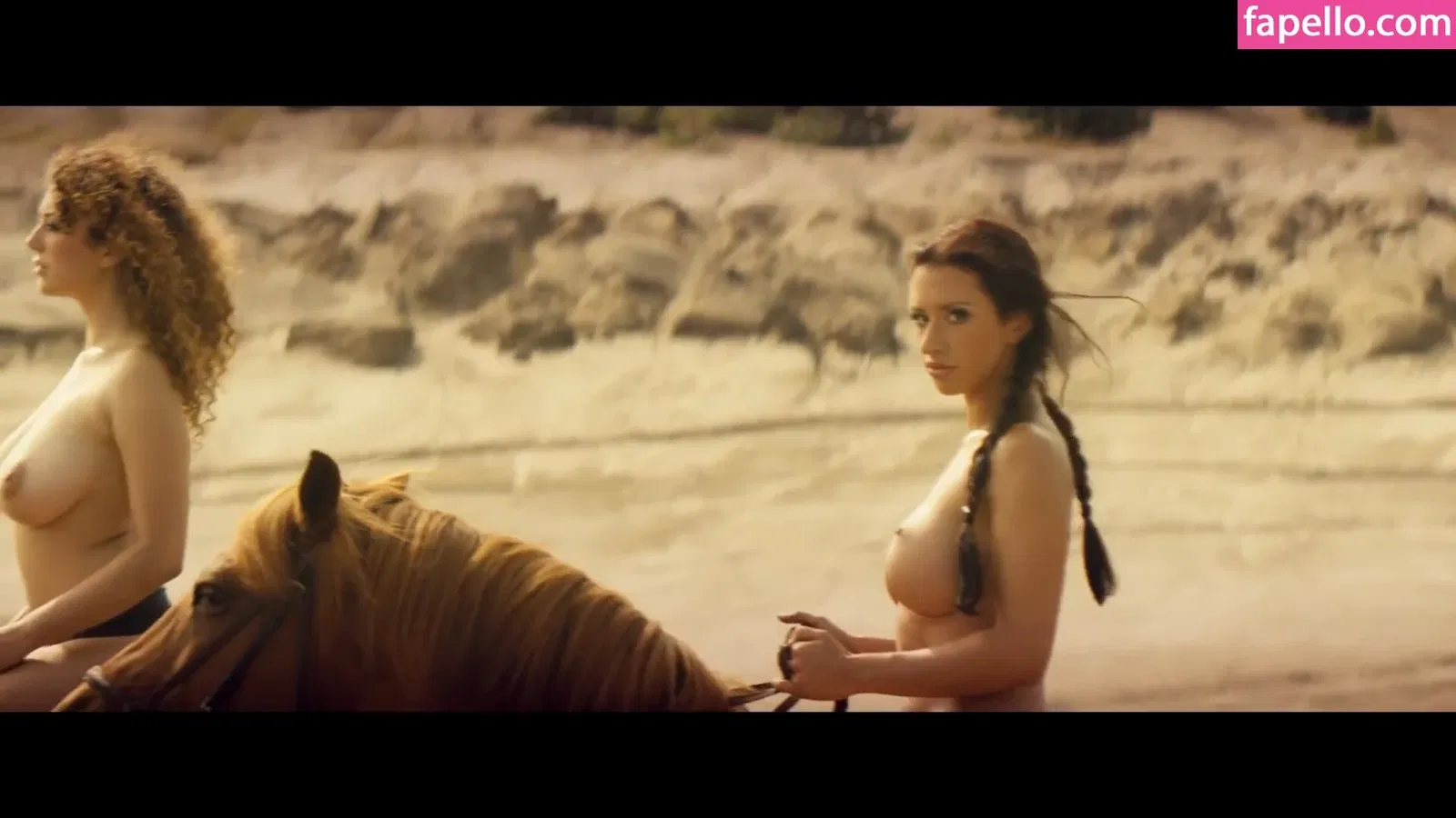 Leila Lowfire Onlyfans Photo Gallery 