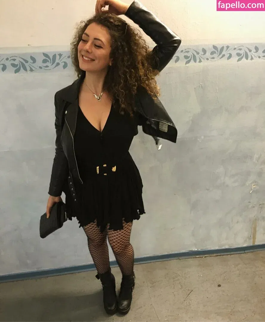 Leila Lowfire Onlyfans Photo Gallery 