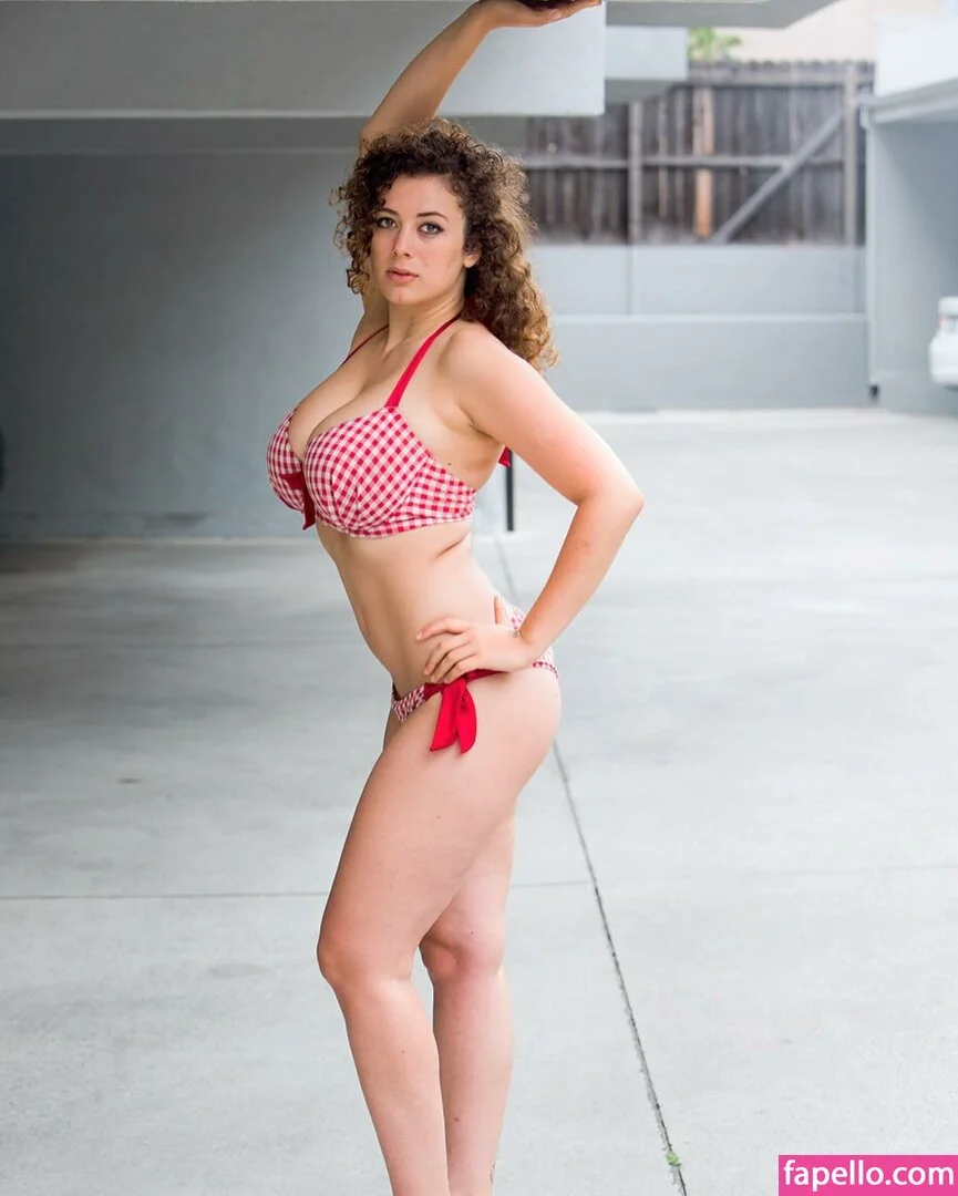 Leila Lowfire Onlyfans Photo Gallery 