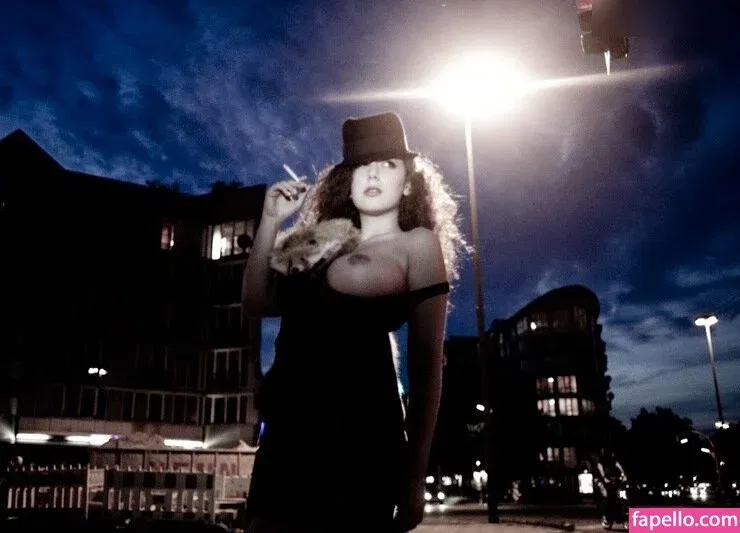 Leila Lowfire Onlyfans Photo Gallery 