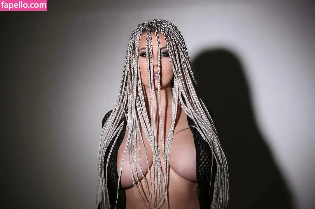 Leila Lowfire Onlyfans Photo Gallery 