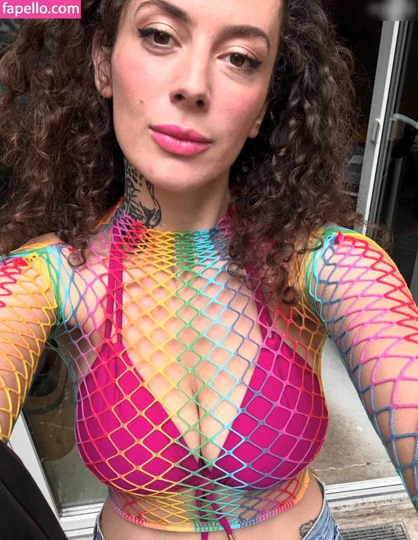 Leila Lowfire Onlyfans Photo Gallery 