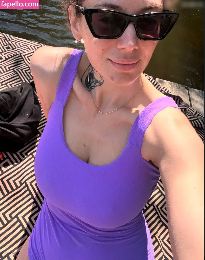 Leila Lowfire Onlyfans Photo Gallery 