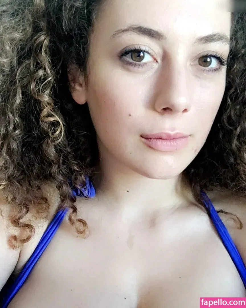 Leila Lowfire Onlyfans Photo Gallery 