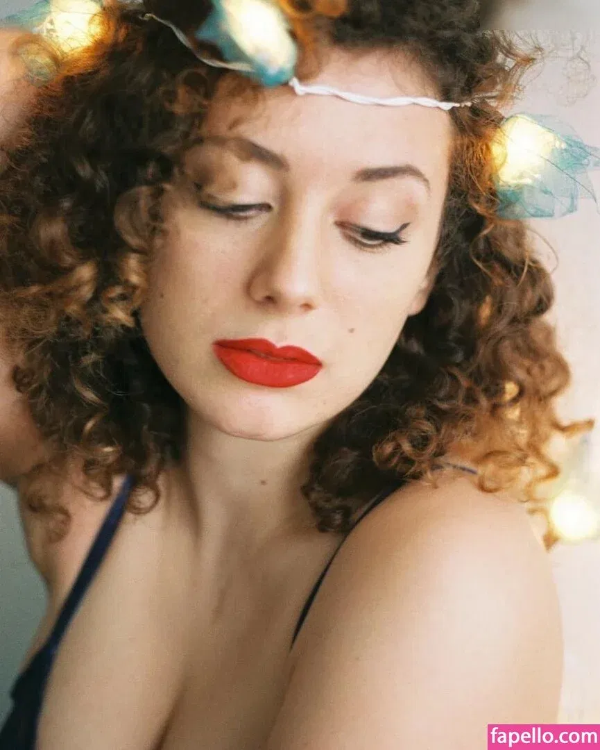 Leila Lowfire Onlyfans Photo Gallery 