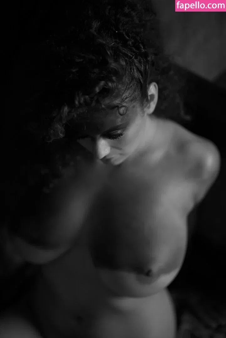 Leila Lowfire Onlyfans Photo Gallery 