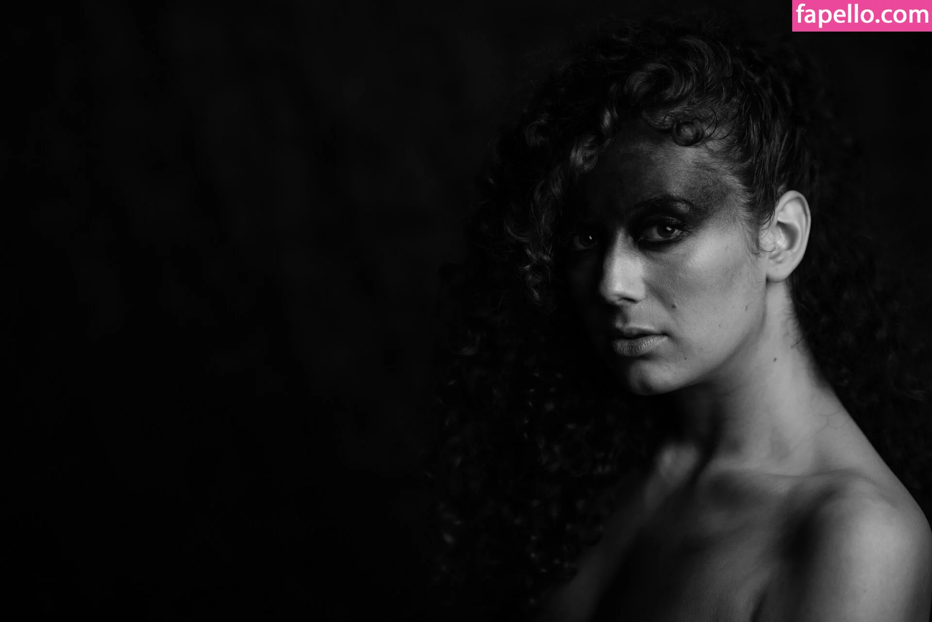 Leila Lowfire Onlyfans Photo Gallery 