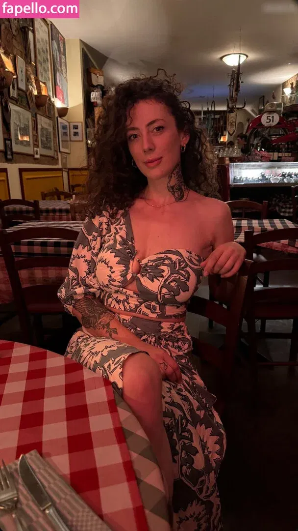 Leila Lowfire Onlyfans Photo Gallery 