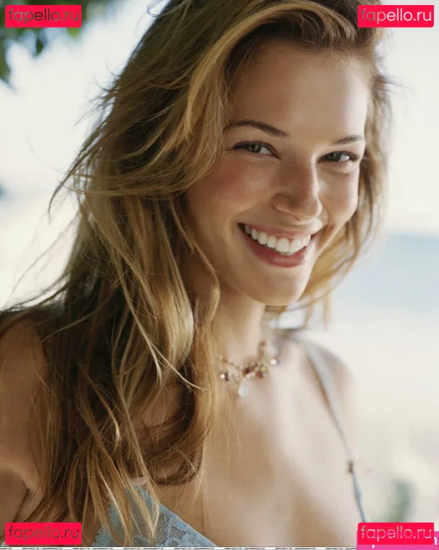 Amanda Righetti Onlyfans Photo Gallery 