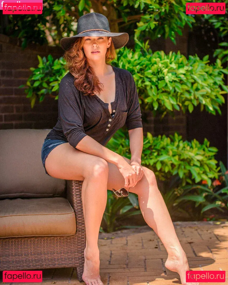 Amanda Righetti Onlyfans Photo Gallery 