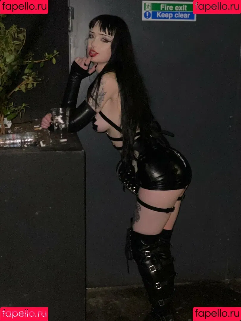 missdellavigne Onlyfans Photo Gallery 