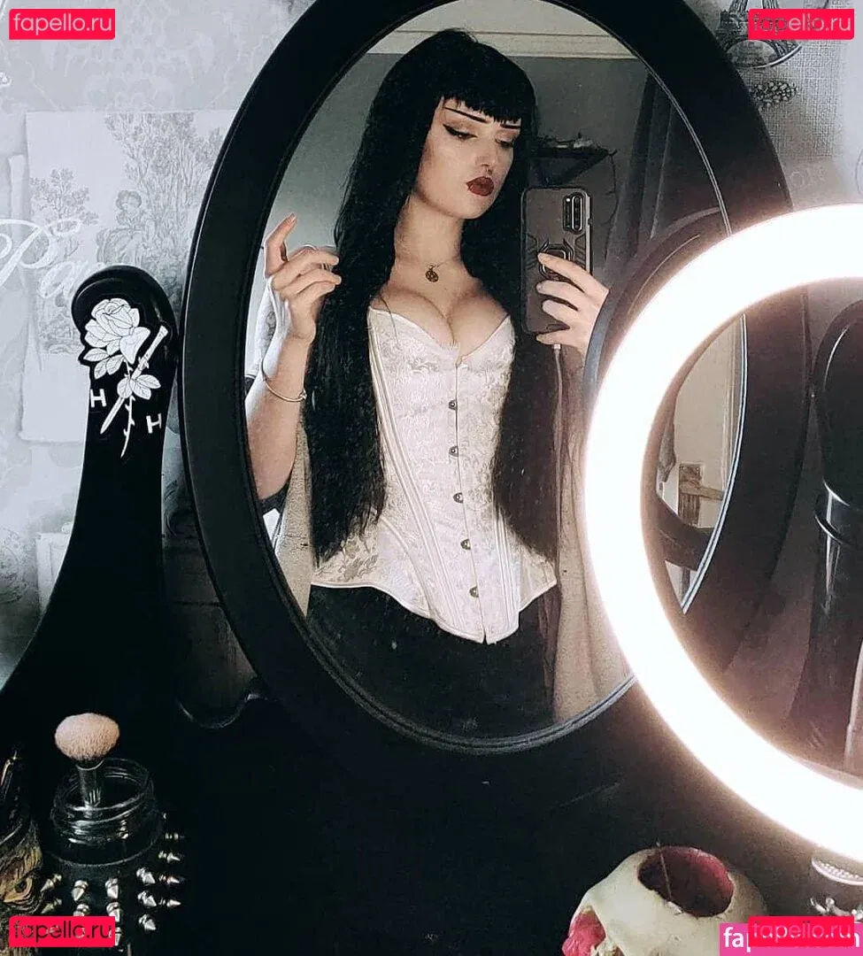 missdellavigne Onlyfans Photo Gallery 