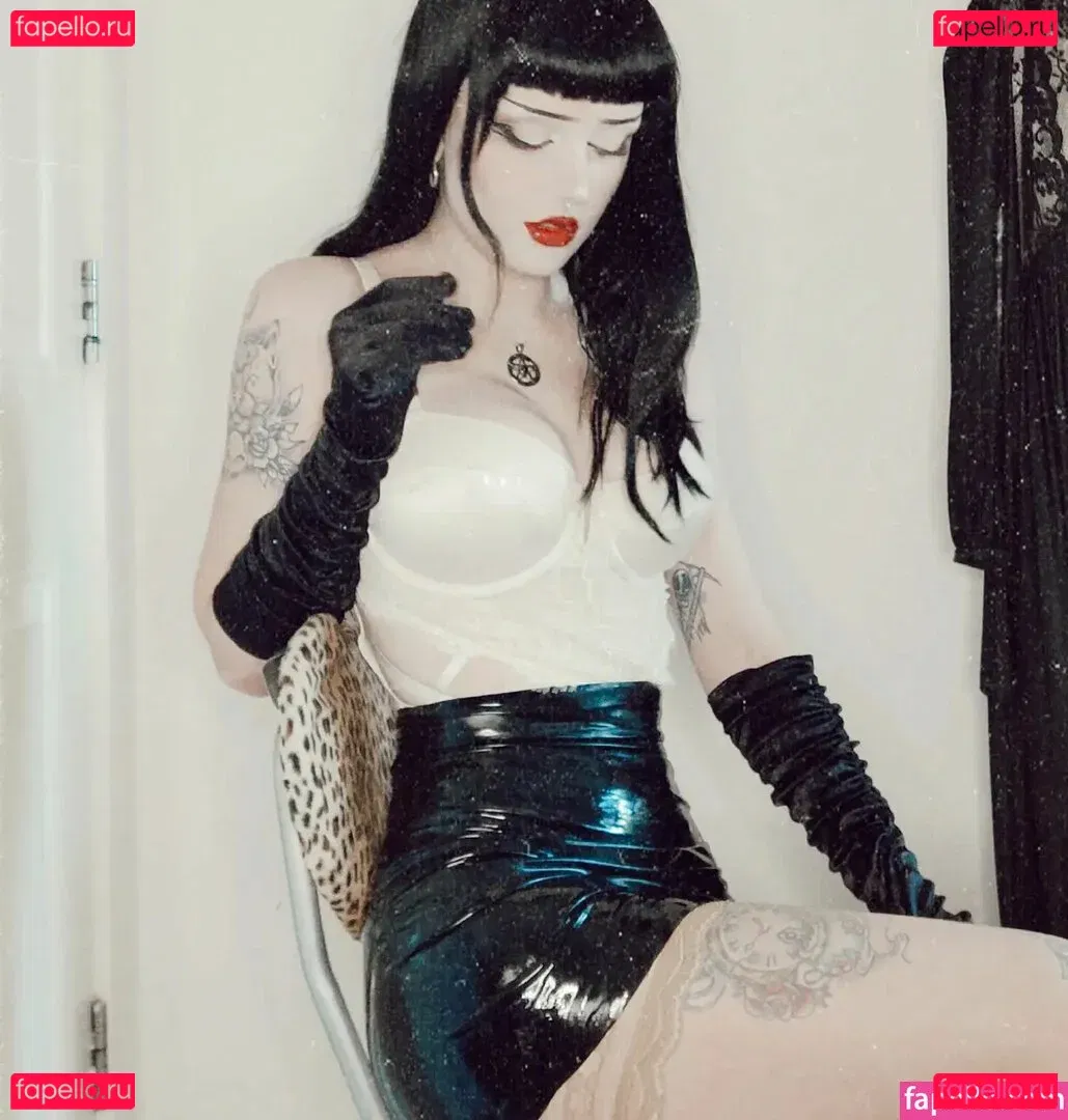 missdellavigne Onlyfans Photo Gallery 