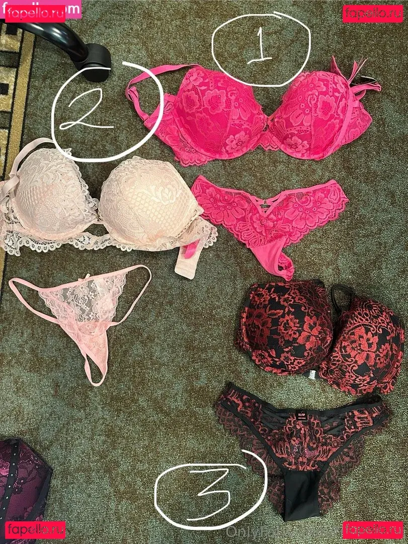 freeazura Onlyfans Photo Gallery 