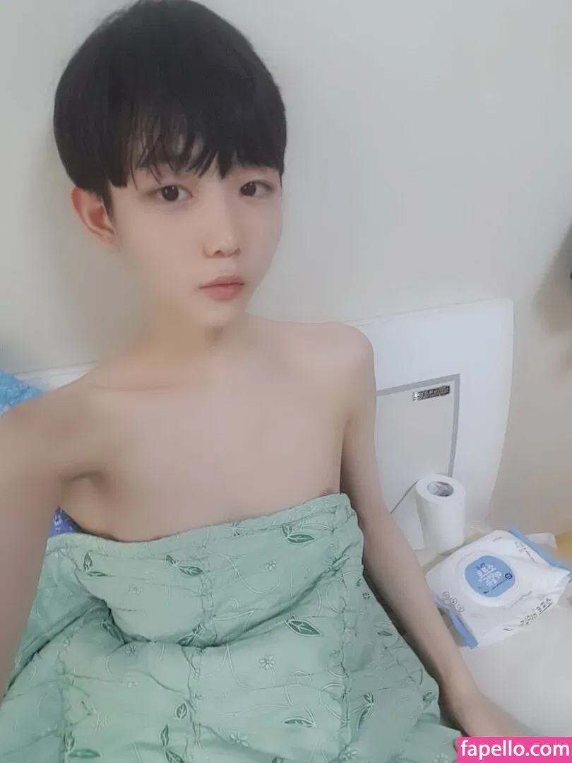 ywzzz Onlyfans Photo Gallery 