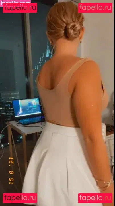 zoieburgher Onlyfans Photo Gallery 