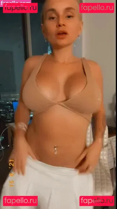 zoieburgher Onlyfans Photo Gallery 