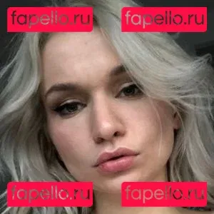 zoieburgher Onlyfans Photo Gallery 