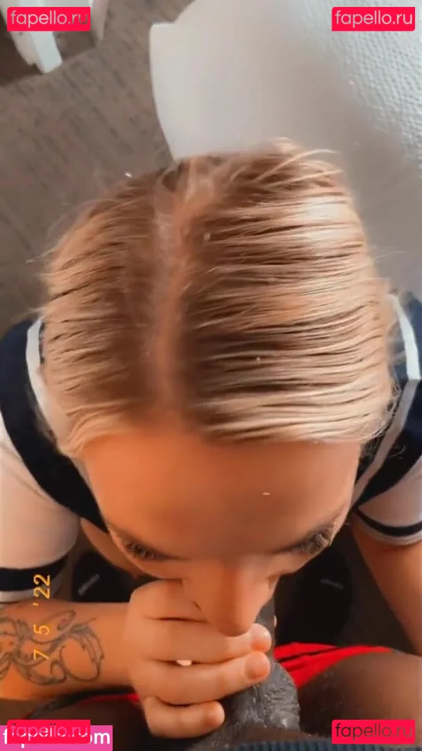 zoieburgher Onlyfans Photo Gallery 