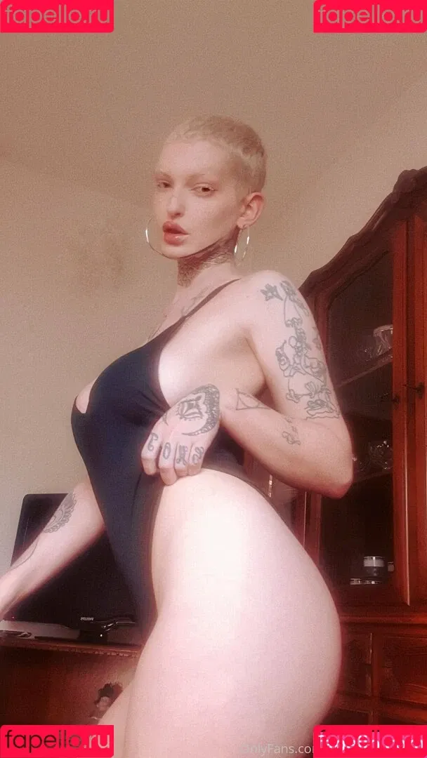 NausicaaRondina Onlyfans Photo Gallery 