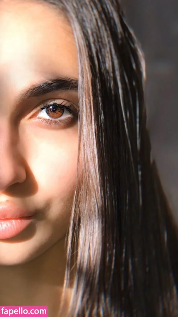 emilyemrata2 Onlyfans Photo Gallery 