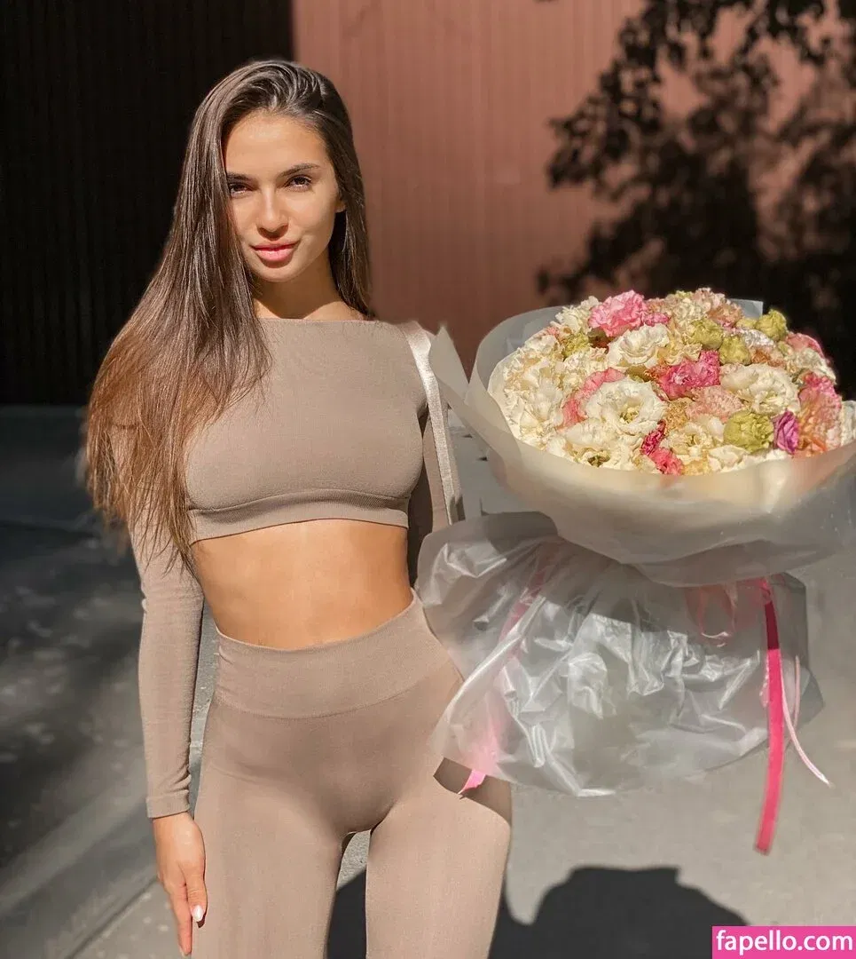 emilyemrata2 Onlyfans Photo Gallery 