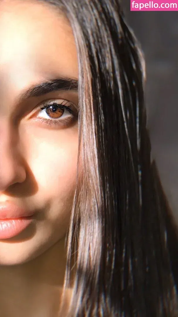 emilyemrata2 Onlyfans Photo Gallery 