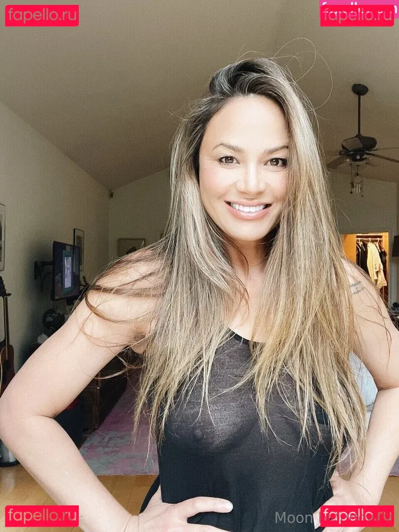 Moon Bloodgood Onlyfans Photo Gallery 