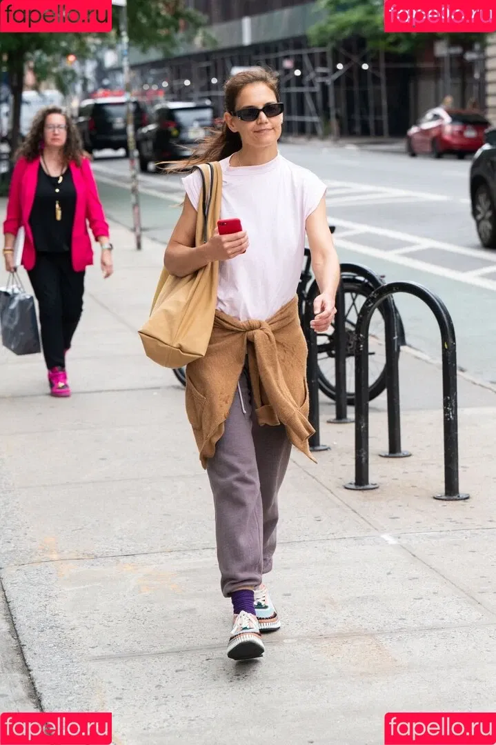 Katie Holmes Onlyfans Photo Gallery 