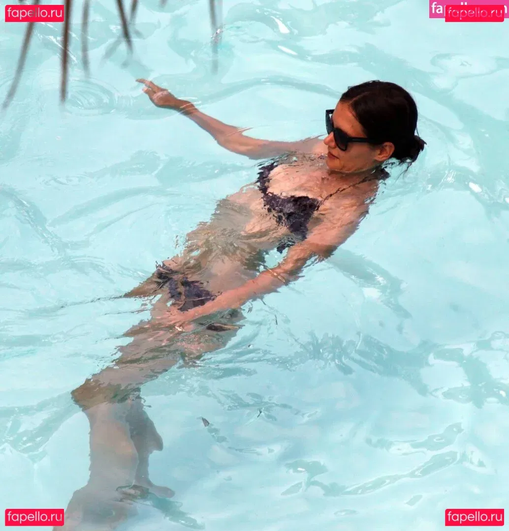 Katie Holmes Onlyfans Photo Gallery 