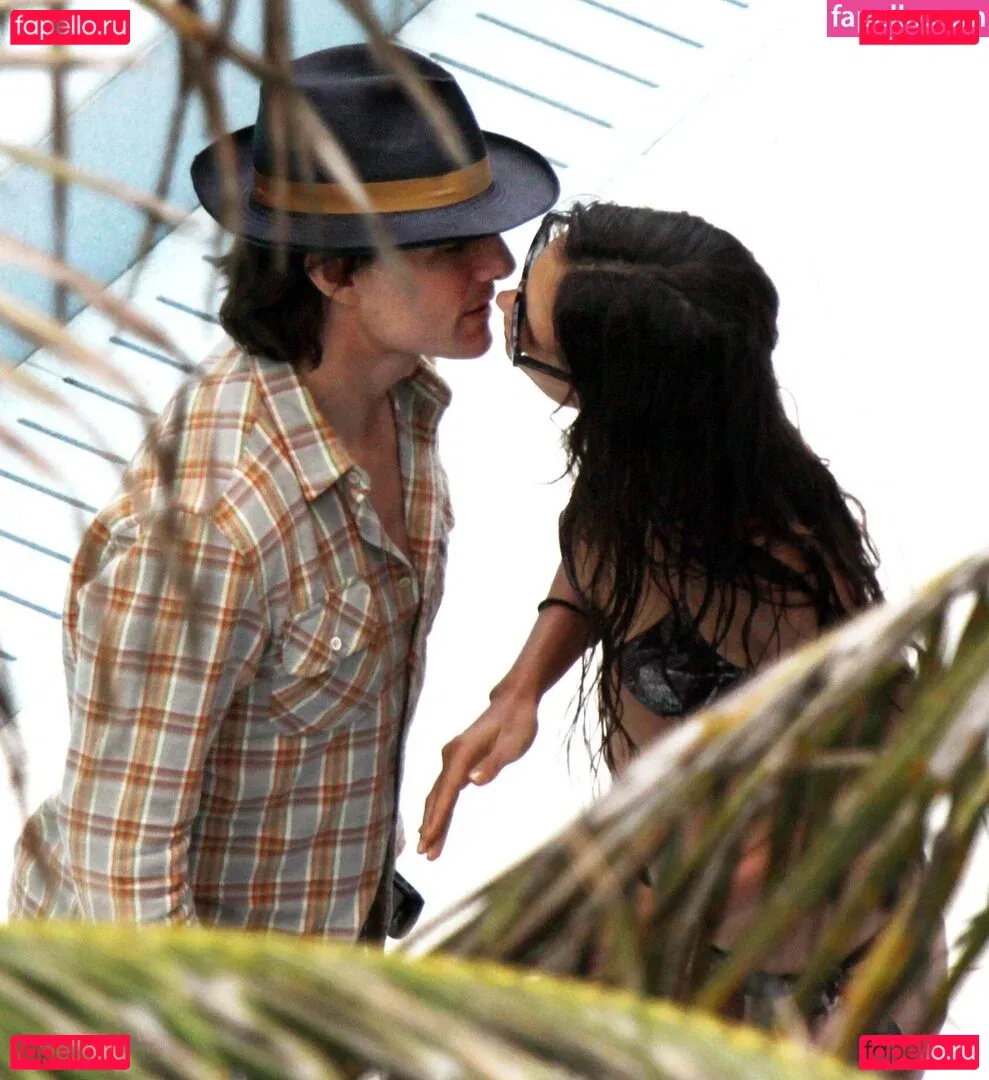 Katie Holmes Onlyfans Photo Gallery 