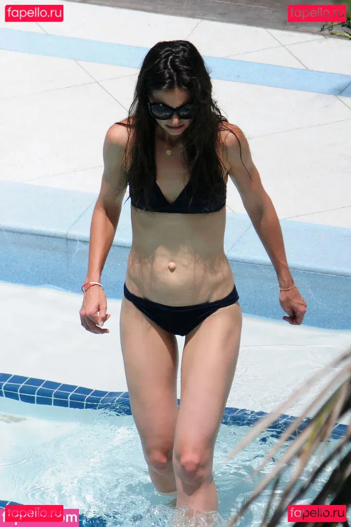 Katie Holmes Onlyfans Photo Gallery 